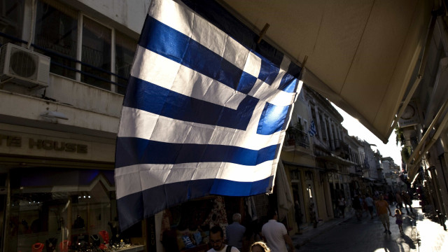 Grécia impõe preços máximos para barrar impacto de impostos