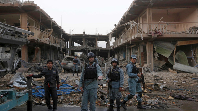 Pelo menos 36 mortos em 24 horas em atentados na capital afegã