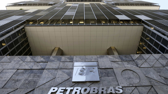 Petrobras oferece direitos de produção em 50 campos de petróleo