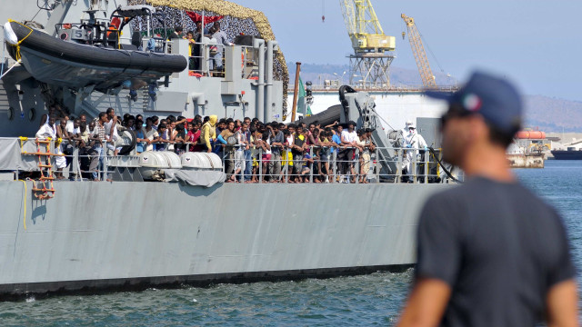 Itália autoriza desembarque de migrantes retidos em navio