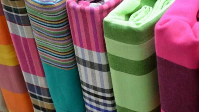 Aprenda a dobrar lençóis com elásticos com rapidez