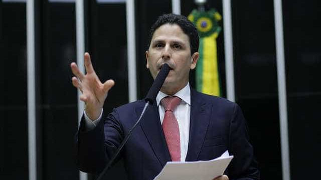 Presidente do PSDB convoca reunião para discutir impeachment de Bolsonaro