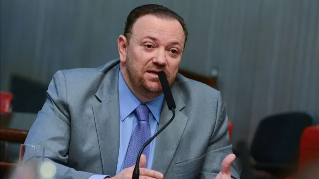 
                    Edinho: 'A resposta antissistema está na esquerda, e não na direita e no fascismo'
                