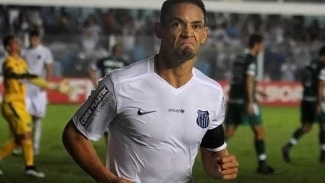 Sem 'tempo hábil' para acordo, Santos acerta com Ricardo Oliveira