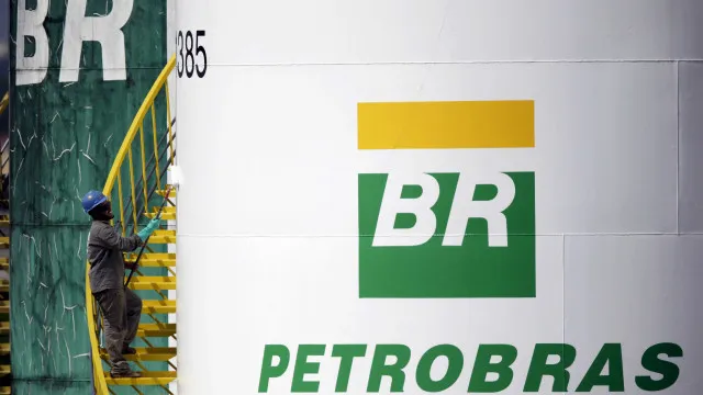 
                    Petrobras descobre indícios de petróleo em poço na bacia da Foz do Amazonas
                