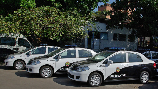 Polícia faz buscas contra suspeitos de furar fila em vacinação no RJ