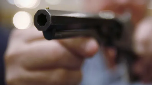 
                    Agente do Serviço Secreto dos EUA atira acidentalmente na própria perna
                