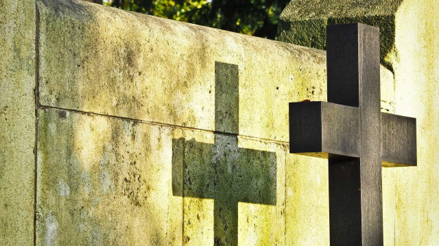 Na Bahia, mulher é morta em cemitério após enterro do filho

