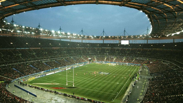 Sob forte segurança, França bate Itália no rúgbi na reabertura do Stade de France