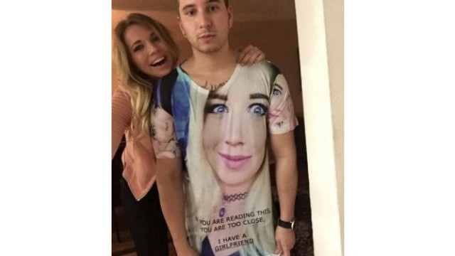 Mulher faz camiseta para avisar que namorado tem dona