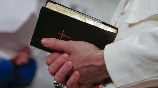 Padre é nomeado exorcista em SP, e arquidiocese cita necessidades espirituais