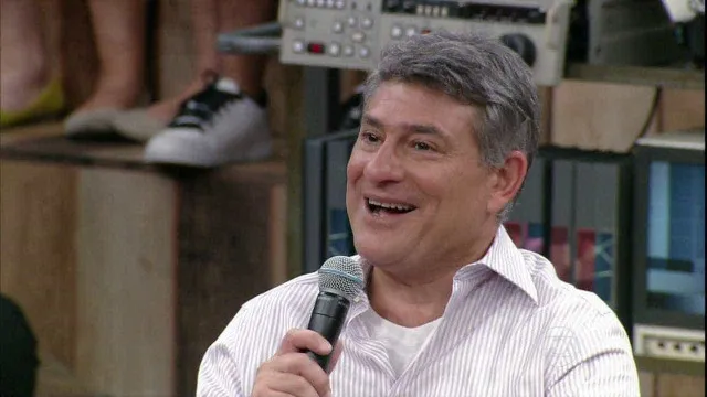 Cleber Machado pede para sair do SBT e se acerta com Record para o Brasileirão 2025