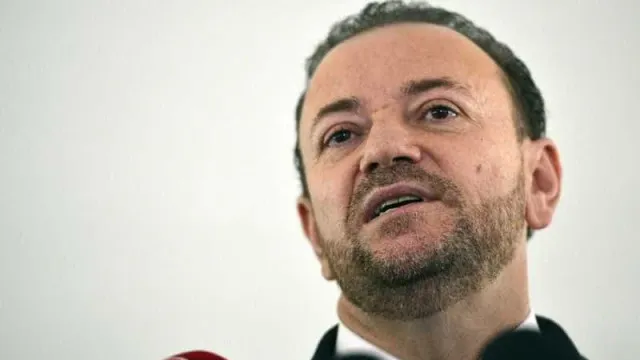 
                    Cúpula do PT exclui polêmicas de encontro do partido para evitar desgaste de Lula na pré-campanha
                