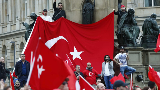 Mais 98 turcos detidos sob suspeita de tentativa de golpe de Estado
