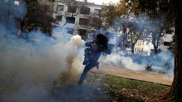 Polícia usa gás e canhão de água 
contra protesto no Chile
