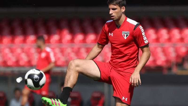 Calleri treina com elenco do São Paulo e se aproxima do retorno