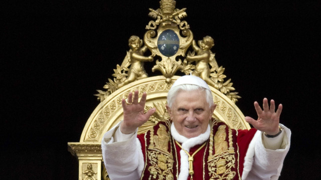 Em memórias, Bento XVI cita "lobby gay" no Vaticano
