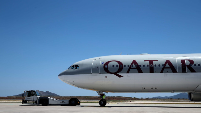 Qatar Airways rebate brasileira barrada em avião