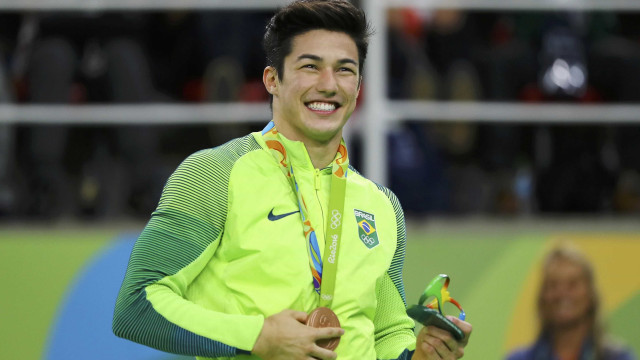 Ladrões invadem casa de Arthur Nory e roubam suas medalhas