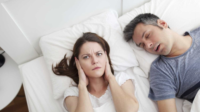Veja 8 maneiras de controlar o ronco 
e a apneia do sono