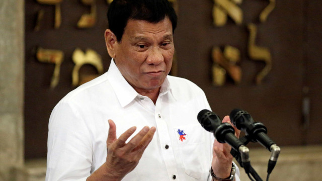 Presidente das Filipinas pede aumento salarial: 'Tenho 2 esposas'