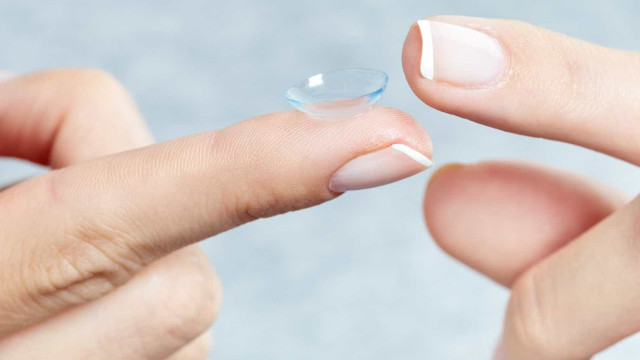 Nova lente de contato libera remédio contra alergia no olho