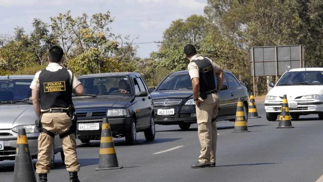 
                    Feriado de Páscoa deve movimentar 16 milhões de carros nas rodovias de SP
                