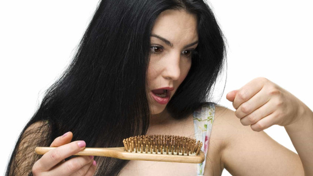 Mulheres contam como é viver com doença que provoca queda de cabelo