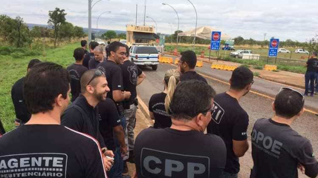 Agentes penitenciários do DF
 interrompem greve após 23 dias