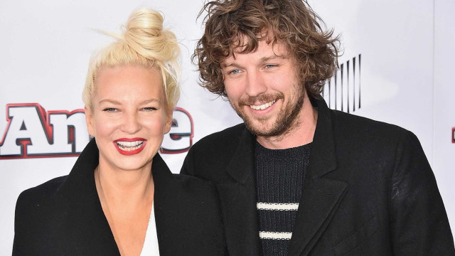 Sia oficializa divórcio após dois anos de casamento