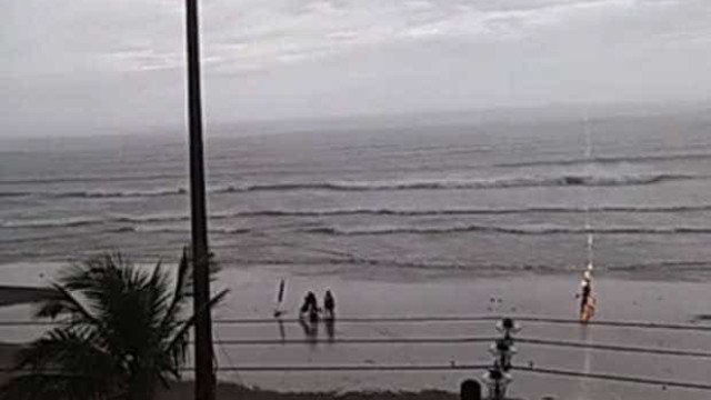 Vídeo mostra raio atingindo mulher em praia de São Paulo