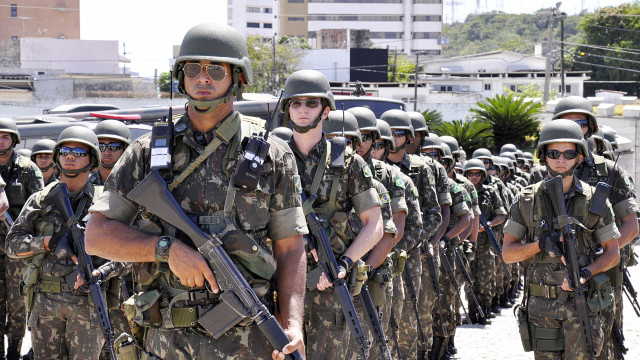 Armas e munições das forças de segurança do Rio terão chip eletrônico