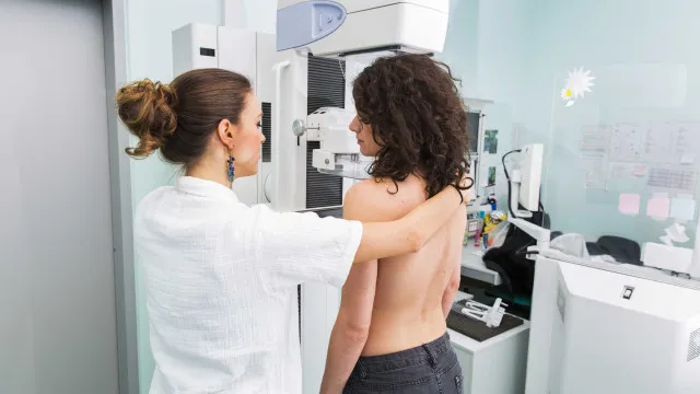 
                    5 fatores do cotidiano que podem alterar o risco de câncer de mama
                