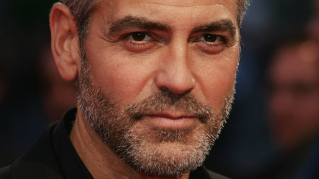 George Clooney volta ao espaço e reflete sobre negacionismo em 'O Céu da Meia-Noite'