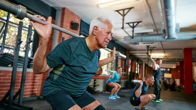 
                    Musculação ajuda a prevenir Alzheimer e melhora independência de pessoas que têm a doença
                