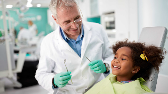 UFF desenvolve jalecos impermeáveis para dentistas na pandemia