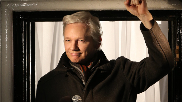 Acordo de Assange é ruim para liberdade de imprensa, diz autora de livro sobre WikiLeaks