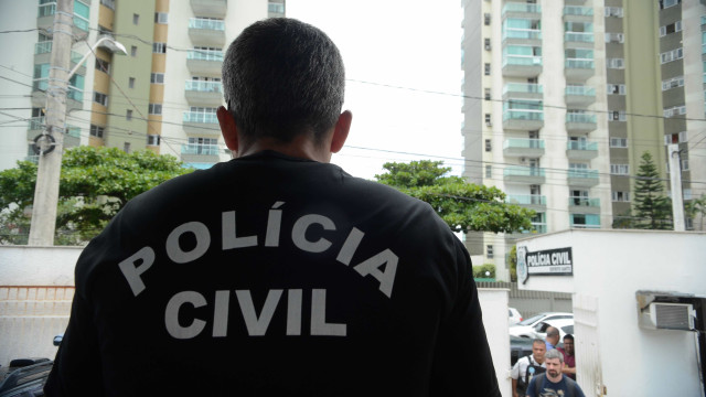 Policial civil é flagrado furtando em supermercado do Recife