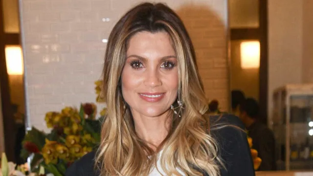 
                    'É lastimável, é crime', Flávia Alessandra sai em defesa de colega de elenco
                