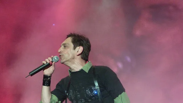 Paulo Miklos está internado com pneumonia e cancela show em MG