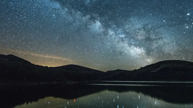 
                    Açúcar é encontrado no espaço pela primeira vez e intriga cientistas
                
