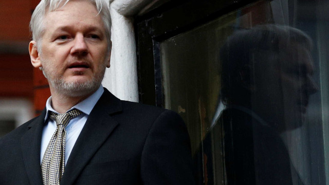 Assange é acusado de usar embaixada como “centro de espionagem