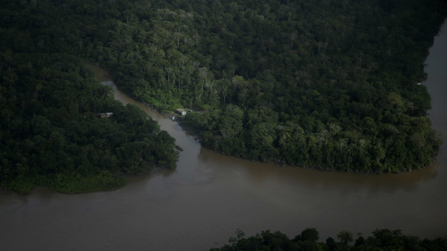 Lancha de Bruno e Dom é encontrada afundada em rio do Amazonas