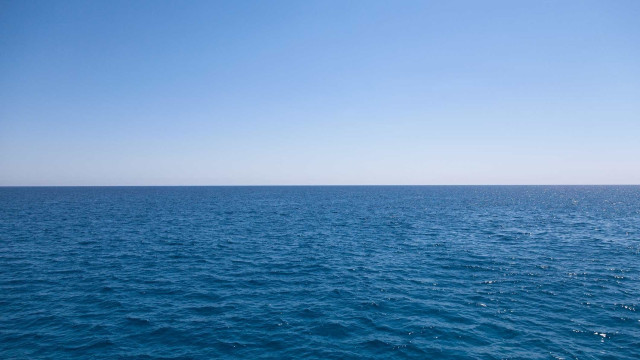 Turista desaparece após saltar de lancha para o mar em Bertioga
