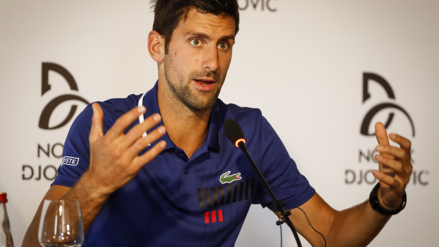 Barrado em aeroporto, Djokovic tem visto cancelado e deve deixar Austrália