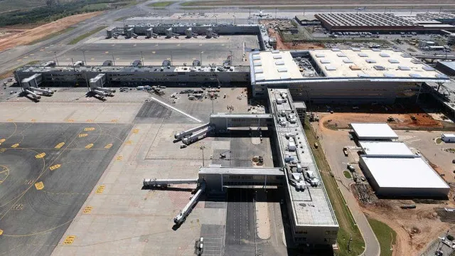 
                    Governo Lula quer nova pista em Viracopos para evitar colapso aéreo em SP
                