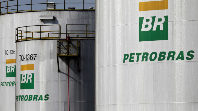 Petrobras comunica a clientes alta de 2,7% no preço da gasolina