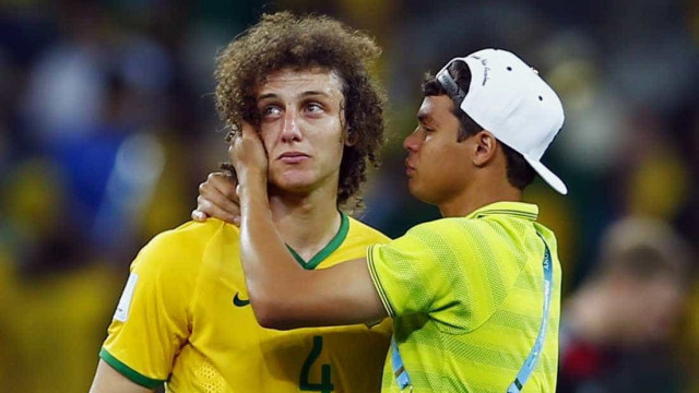 'Quem torce contra não é brasileiro de verdade', diz David Luiz em apoio a Neymar