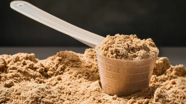 
                    Whey protein e leite em pó vencidos: polícia fecha 'fábrica' que embalava produtos e revendia
                