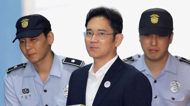 Justiça sul-coreana condena herdeiro da Samsung a 5 anos de prisão